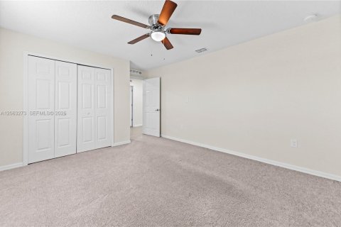 House in Port St. Lucie, Florida 4 bedrooms, 198.25 sq.m. № 2265319 - photo 16