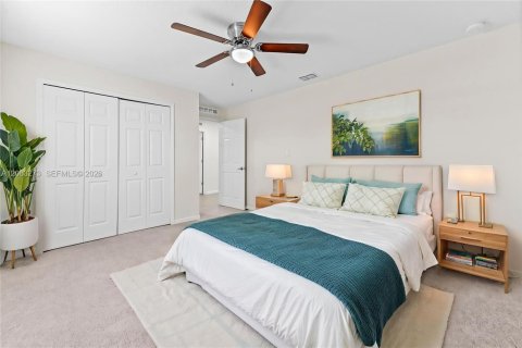 House in Port St. Lucie, Florida 4 bedrooms, 198.25 sq.m. № 2265319 - photo 17