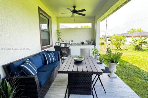 House in Cape Coral, Florida 3 bedrooms № 1790470 - photo 26