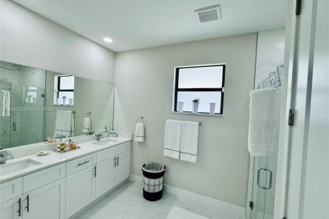 House in Cape Coral, Florida 3 bedrooms № 1790470 - photo 15