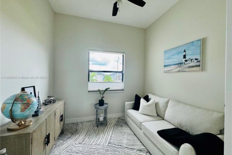 House in Cape Coral, Florida 3 bedrooms № 1790470 - photo 9