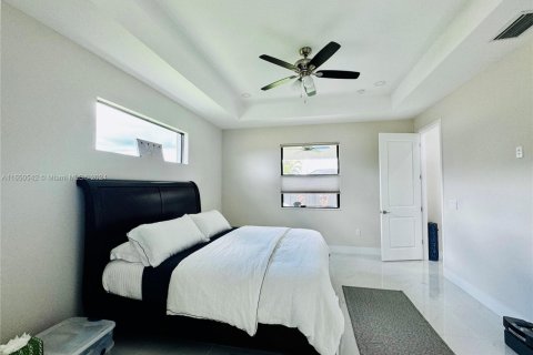 House in Cape Coral, Florida 3 bedrooms № 1790470 - photo 13