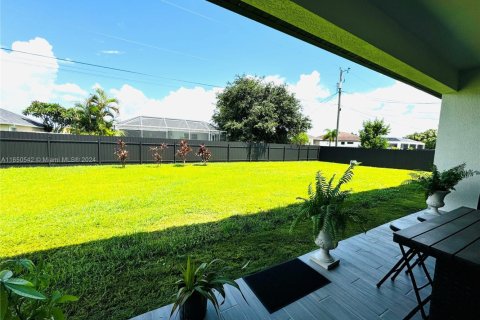 House in Cape Coral, Florida 3 bedrooms № 1790470 - photo 30