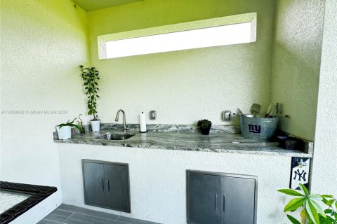 House in Cape Coral, Florida 3 bedrooms № 1790470 - photo 28