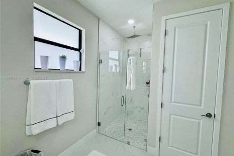 House in Cape Coral, Florida 3 bedrooms № 1790470 - photo 14