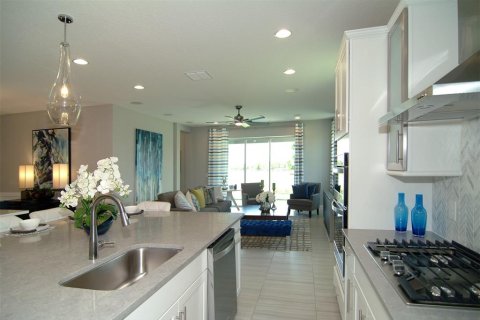 House in Apopka, Florida 4 bedrooms, 212.1 sq.m. № 1761904 - photo 7