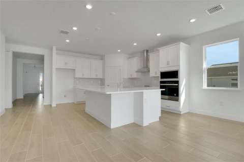 House in Apopka, Florida 4 bedrooms, 212.1 sq.m. № 1761904 - photo 18