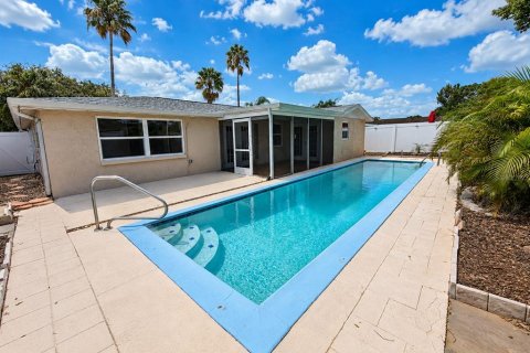 House in Port Richey, Florida 3 bedrooms, 133.97 sq.m. № 2289535 - photo 9