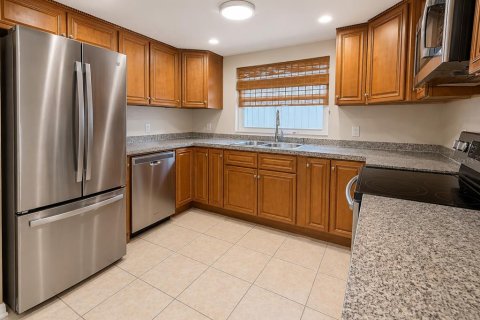 House in Port Richey, Florida 3 bedrooms, 133.97 sq.m. № 2289535 - photo 22