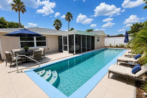 House in Port Richey, Florida 3 bedrooms, 133.97 sq.m. № 2289535 - photo 7