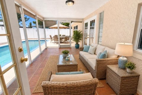 House in Port Richey, Florida 3 bedrooms, 133.97 sq.m. № 2289535 - photo 11