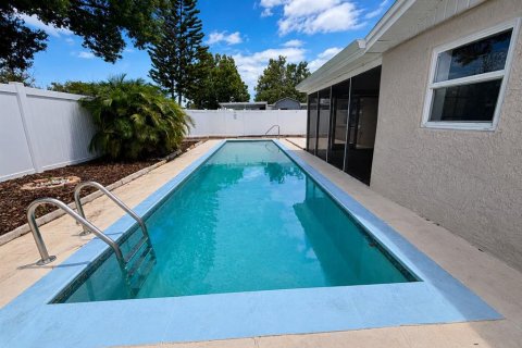 House in Port Richey, Florida 3 bedrooms, 133.97 sq.m. № 2289535 - photo 5