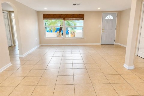 House in Port Richey, Florida 3 bedrooms, 133.97 sq.m. № 2289535 - photo 15