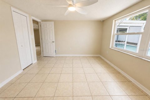 House in Port Richey, Florida 3 bedrooms, 133.97 sq.m. № 2289535 - photo 26