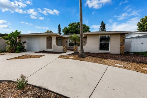 House in Port Richey, Florida 3 bedrooms, 133.97 sq.m. № 2289535 - photo 3