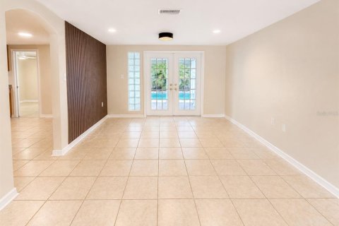 House in Port Richey, Florida 3 bedrooms, 133.97 sq.m. № 2289535 - photo 17