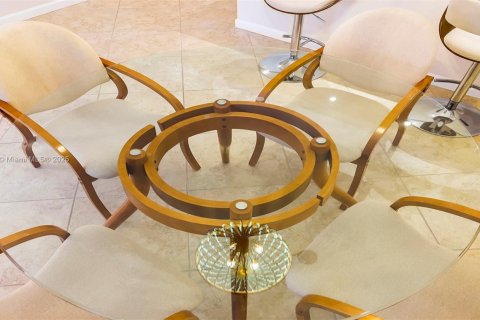 Condo in Miami Beach, Florida, 1 bedroom  № 2022978 - photo 9