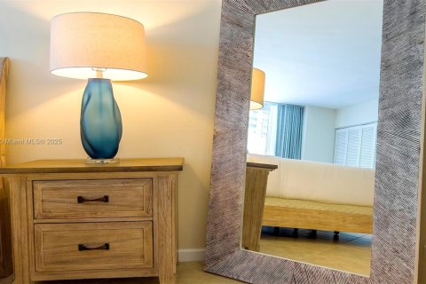 Condo in Miami Beach, Florida, 1 bedroom  № 2022978 - photo 14