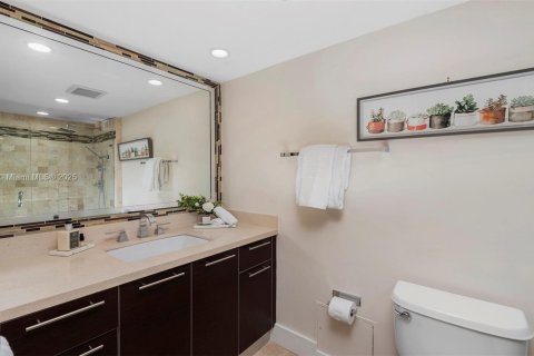 Condo in Miami Beach, Florida, 1 bedroom  № 2022978 - photo 11