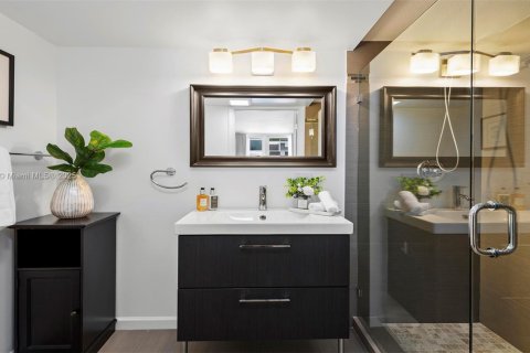 Condo in Miami Beach, Florida, 1 bedroom  № 2022978 - photo 16