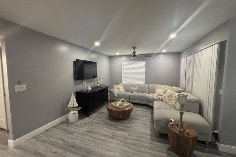 Condo in Coconut Creek, Florida, 2 bedrooms  № 2260687 - photo 7