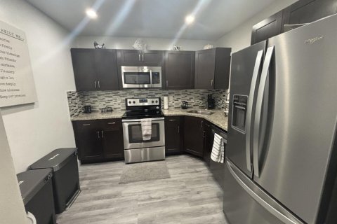 Condo in Coconut Creek, Florida, 2 bedrooms  № 2260687 - photo 11