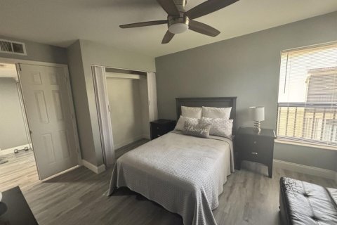 Condo in Coconut Creek, Florida, 2 bedrooms  № 2260687 - photo 13