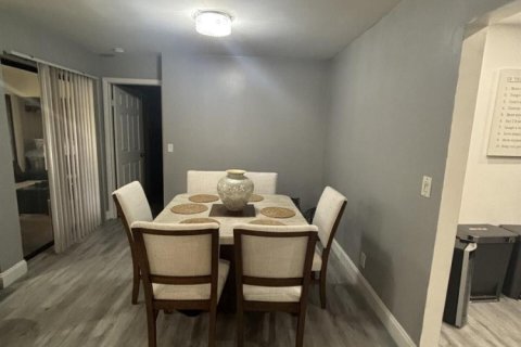 Condo in Coconut Creek, Florida, 2 bedrooms  № 2260687 - photo 9