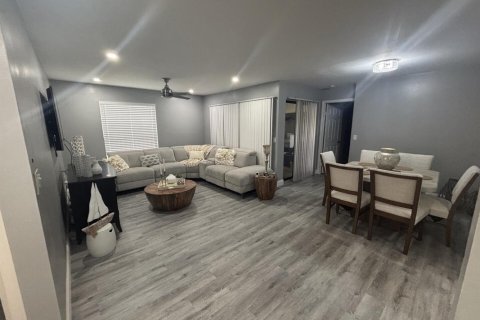 Condo in Coconut Creek, Florida, 2 bedrooms  № 2260687 - photo 6