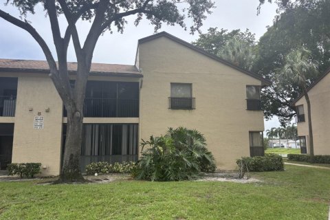 Condo in Coconut Creek, Florida, 2 bedrooms № 2260687