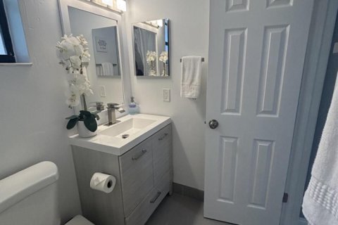 Condo in Coconut Creek, Florida, 2 bedrooms  № 2260687 - photo 15