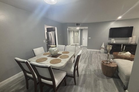 Condo in Coconut Creek, Florida, 2 bedrooms  № 2260687 - photo 8
