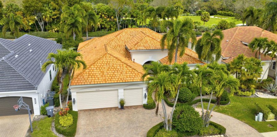 House in Delray Beach, Florida 3 bedrooms, 286.42 sq.m. № 2251913