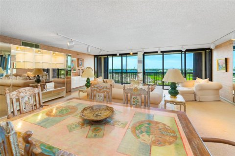 Condo in West Palm Beach, Florida, 2 bedrooms  № 1685670 - photo 5
