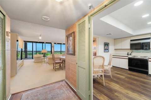 Condo in West Palm Beach, Florida, 2 bedrooms  № 1685670 - photo 4