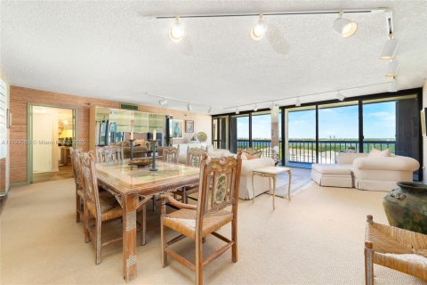Condo in West Palm Beach, Florida, 2 bedrooms  № 1685670 - photo 8