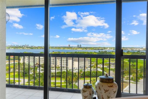 Condo in West Palm Beach, Florida, 2 bedrooms  № 1685670 - photo 9