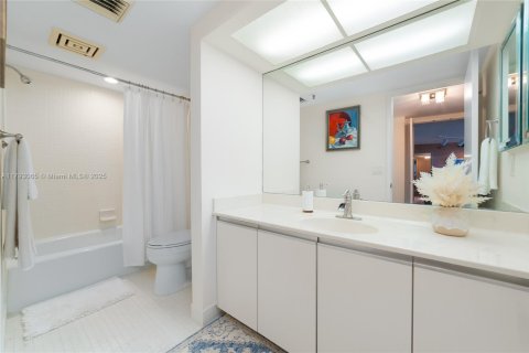 Condo in West Palm Beach, Florida, 2 bedrooms  № 1685670 - photo 26