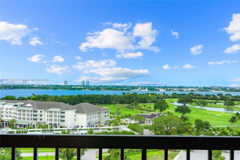Condo in West Palm Beach, Florida, 2 bedrooms  № 1685670 - photo 11