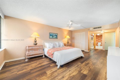 Condo in West Palm Beach, Florida, 2 bedrooms  № 1685670 - photo 17