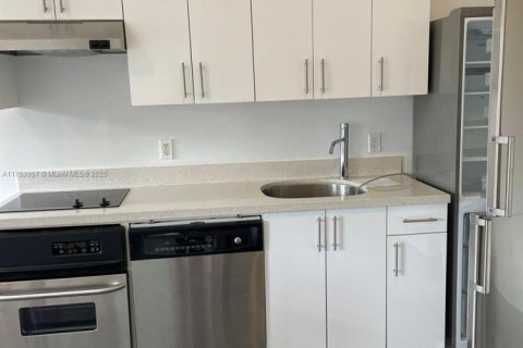 Condo in Miami Beach, Florida, 1 bedroom  № 1964076 - photo 2