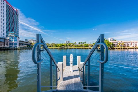 Copropriété à louer à Hollywood, Floride: 3 chambres, 104.89 m2 № 2171346 - photo 4