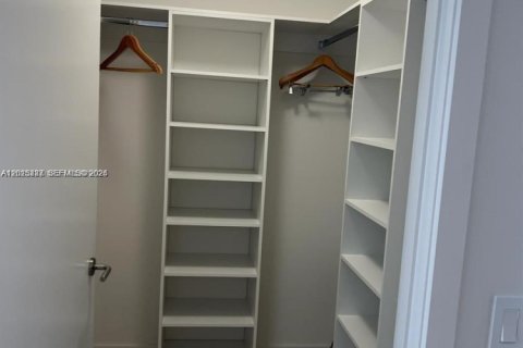 Copropriété à louer à Hollywood, Floride: 3 chambres, 104.89 m2 № 2171346 - photo 23