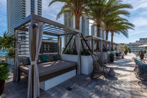Copropriété à louer à Hollywood, Floride: 3 chambres, 104.89 m2 № 2171346 - photo 12