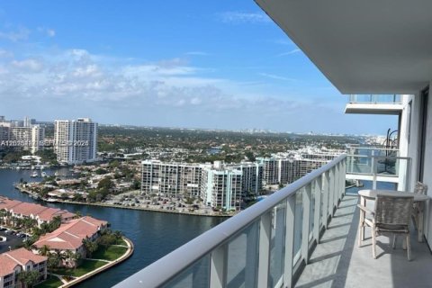 Copropriété à louer à Hollywood, Floride: 3 chambres, 104.89 m2 № 2171346 - photo 18