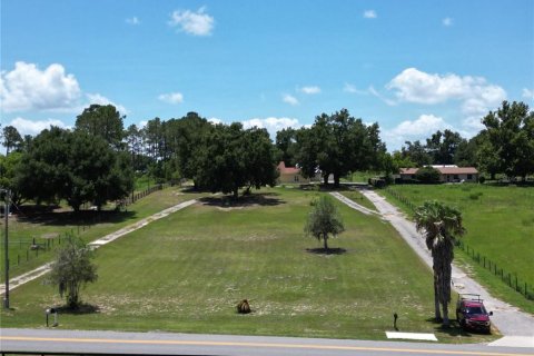 House in Lady Lake, Florida 4 bedrooms, 293.57 sq.m. № 2239256 - photo 2