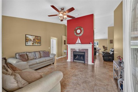 House in Lady Lake, Florida 4 bedrooms, 293.57 sq.m. № 2239256 - photo 14