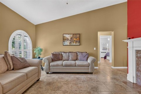 House in Lady Lake, Florida 4 bedrooms, 293.57 sq.m. № 2239256 - photo 17