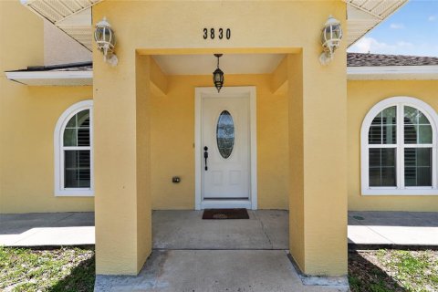 House in Lady Lake, Florida 4 bedrooms, 293.57 sq.m. № 2239256 - photo 13