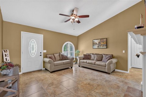 House in Lady Lake, Florida 4 bedrooms, 293.57 sq.m. № 2239256 - photo 16